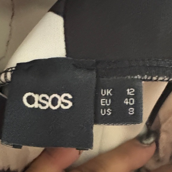 ASOS Black and Cream Floral below the knee Dress, size 8 - Picture 7 of 10